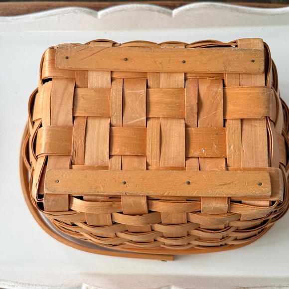 Vintage Handcrafted Woven Basket with Handle - Picture 7 of 9